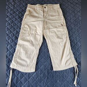 Womens Lee Khaki Capris w/comfort waistband Sz 12